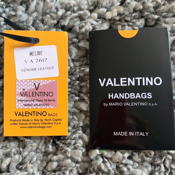 Valentino gorgeous  leather tote.. Made in 🇮🇹 - Picture 12 of 12